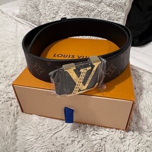 Louis Vuitton Luxury Black and Gold Designer Belt